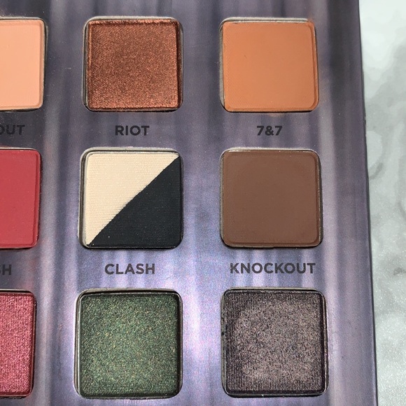 Urban Decay Trouble Maker Eyeshadow Palette - Picture 4 of 13